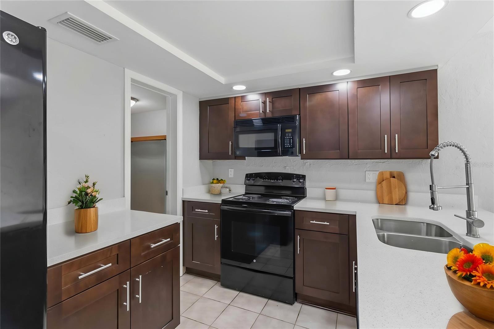 1125 LONGFELLOW WAY #125-B, SARASOTA, FL, 34243