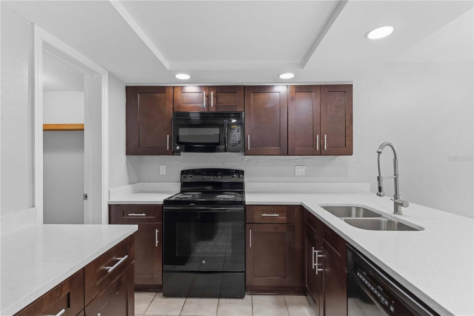 1125 LONGFELLOW WAY #125-B, SARASOTA, FL, 34243