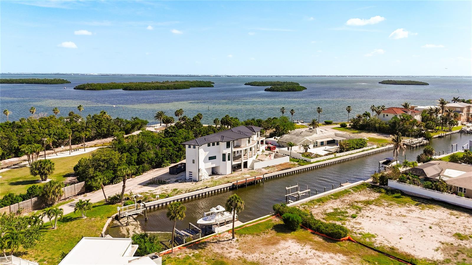 530 JESSMYTH DR, LONGBOAT KEY, FL, 34228