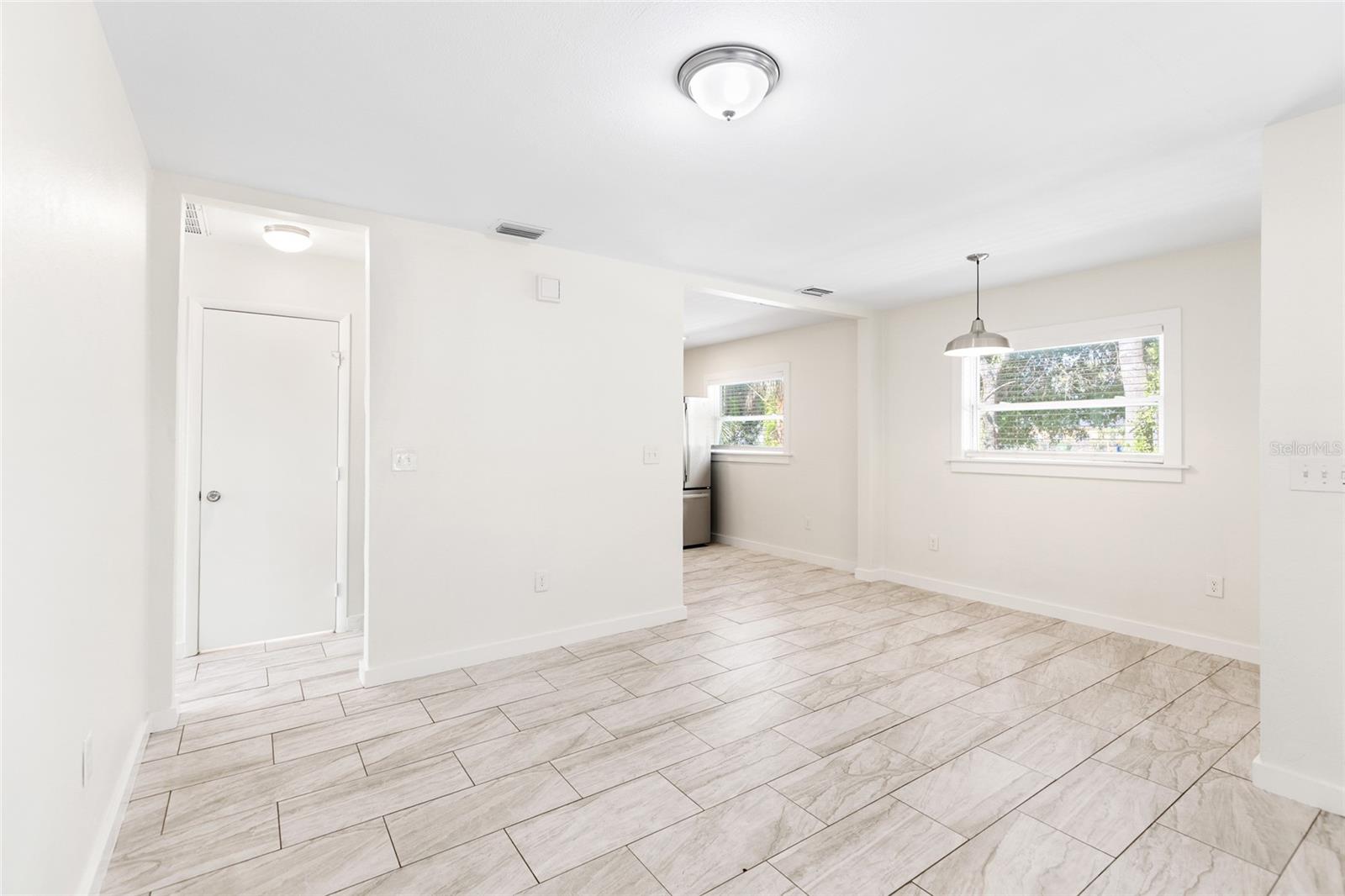 1901 E SHADOWLAWN AVE, TAMPA, FL, 33610