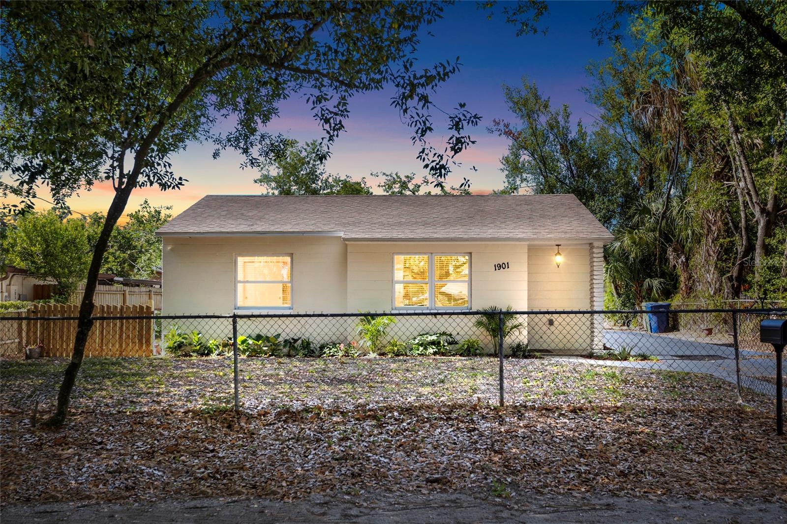 1901 E SHADOWLAWN AVE, TAMPA, FL, 33610
