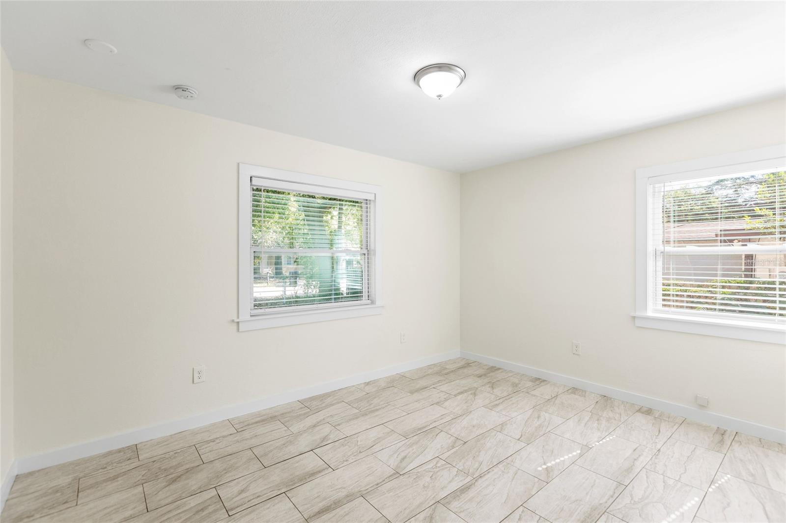 1901 E SHADOWLAWN AVE, TAMPA, FL, 33610