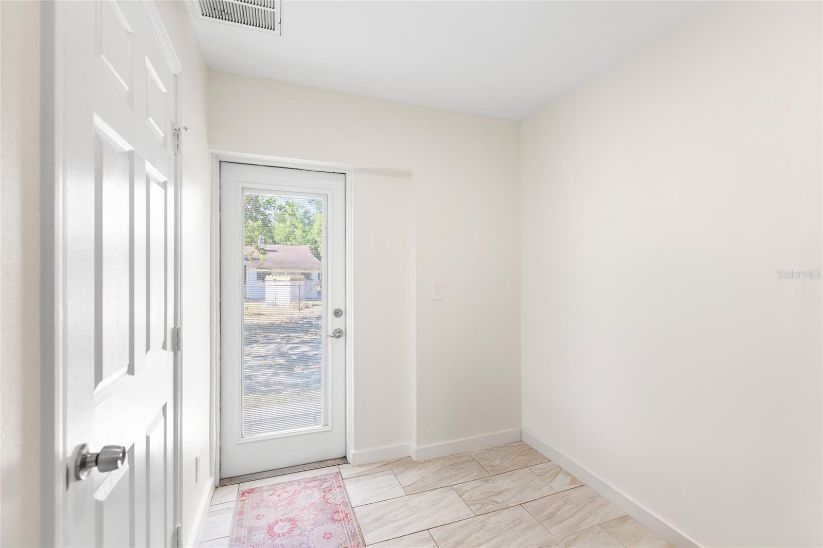 1901 E SHADOWLAWN AVE, TAMPA, FL, 33610