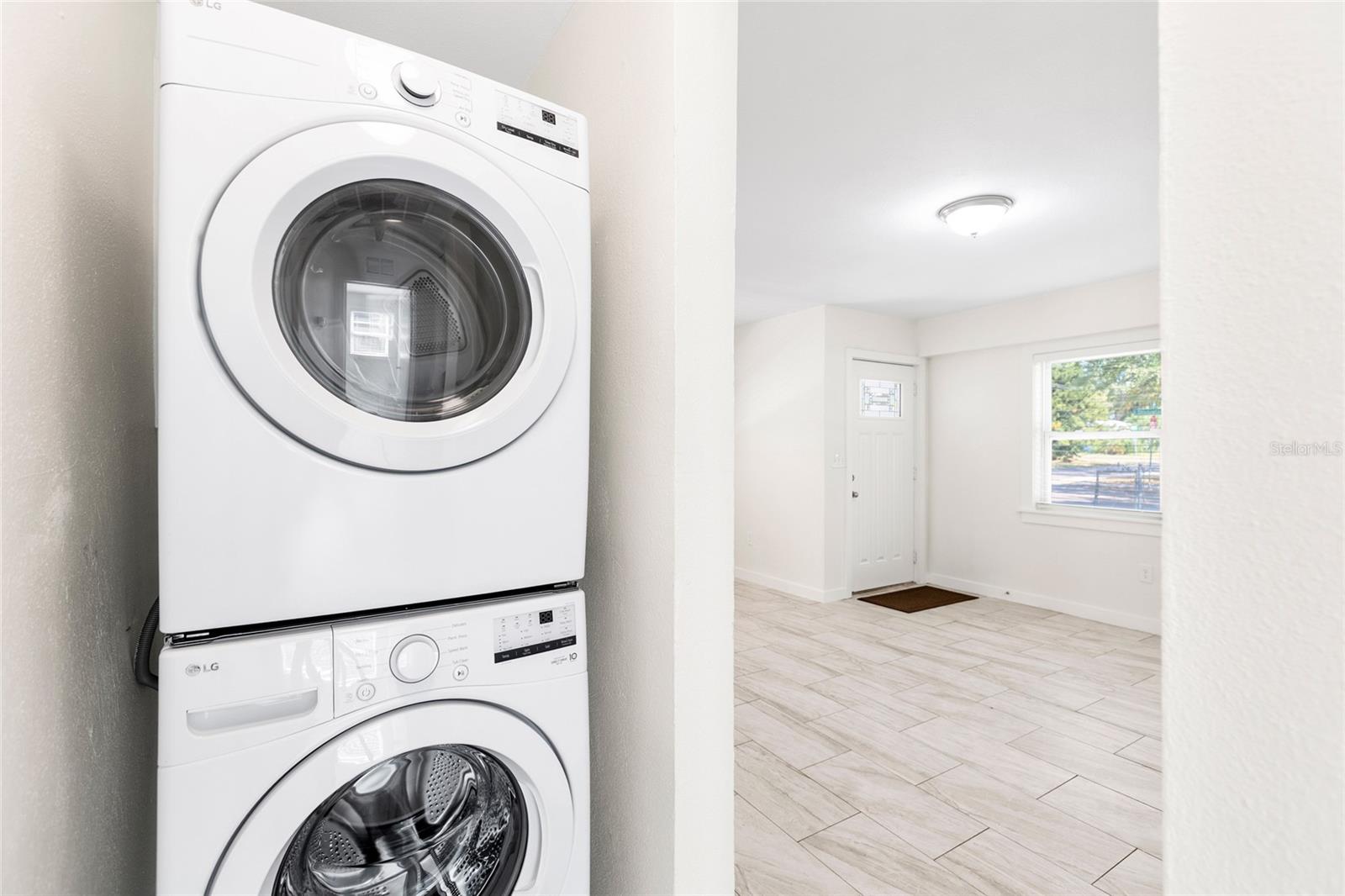 1901 E SHADOWLAWN AVE, TAMPA, FL, 33610