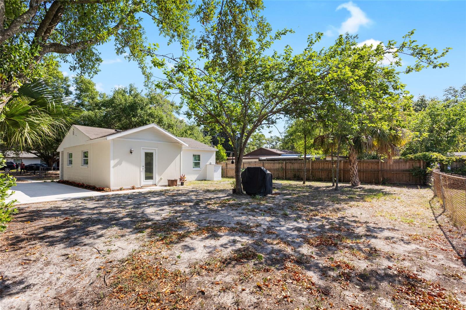 1901 E SHADOWLAWN AVE, TAMPA, FL, 33610