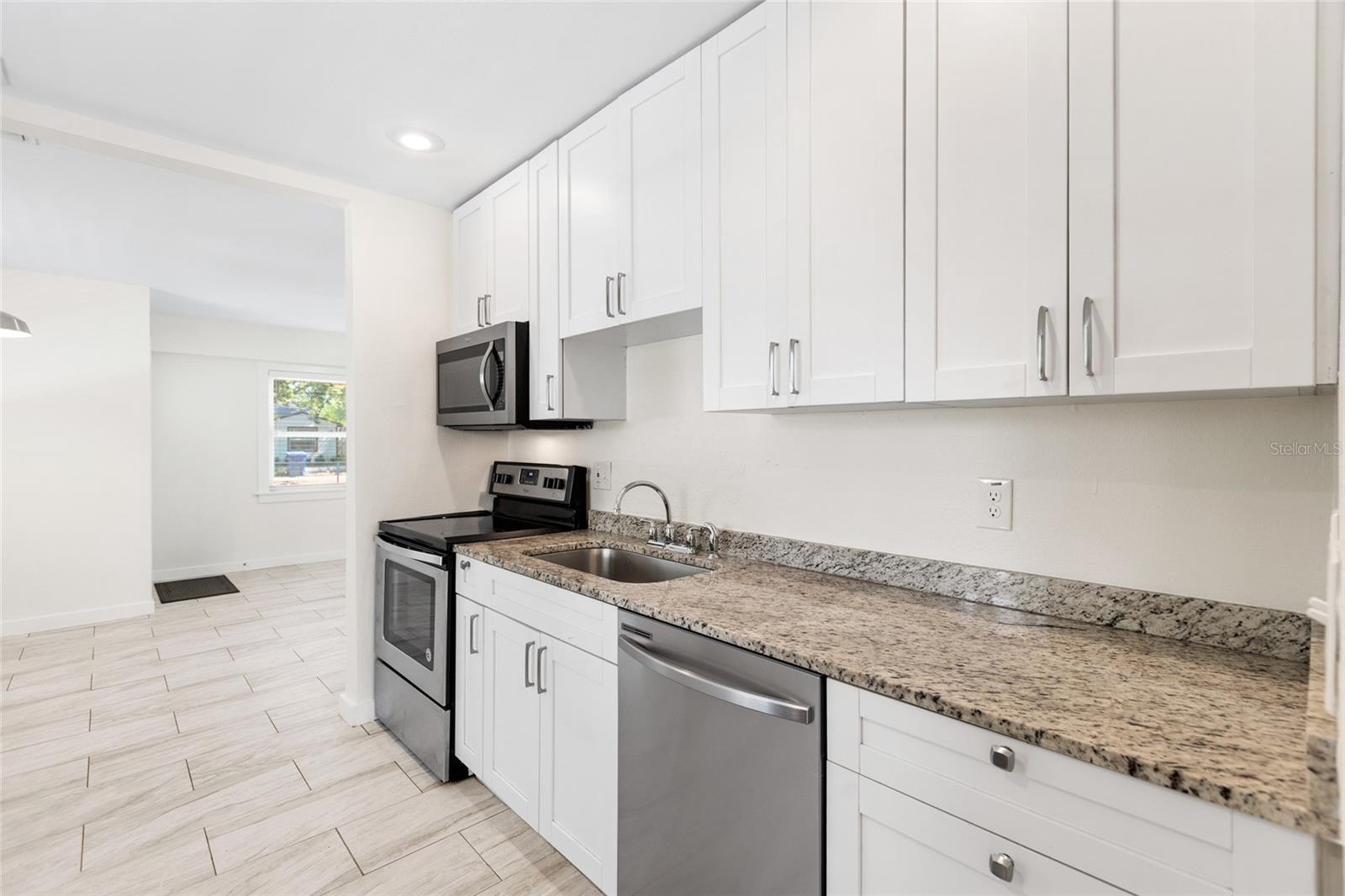 1901 E SHADOWLAWN AVE, TAMPA, FL, 33610