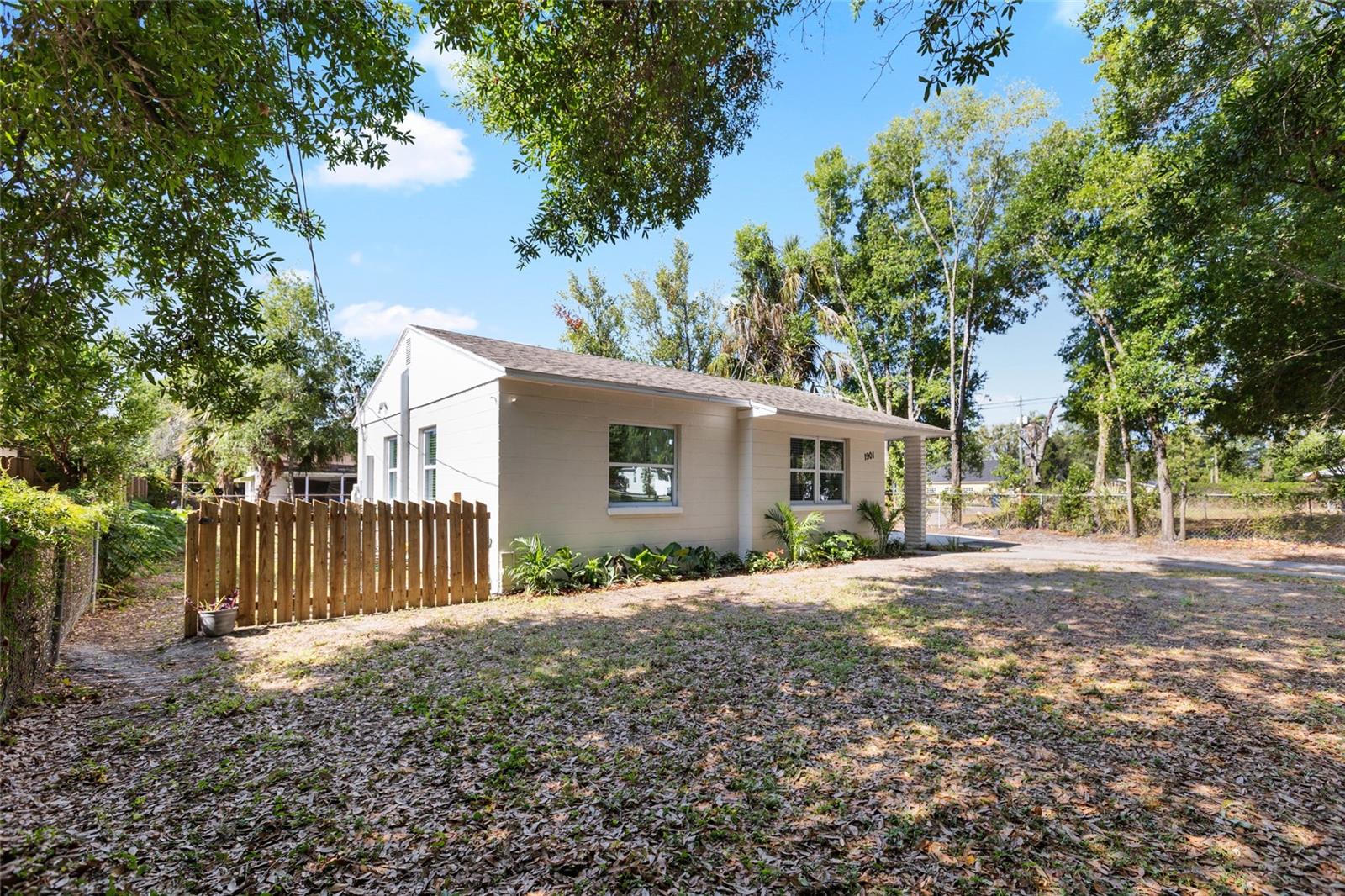 1901 E SHADOWLAWN AVE, TAMPA, FL, 33610