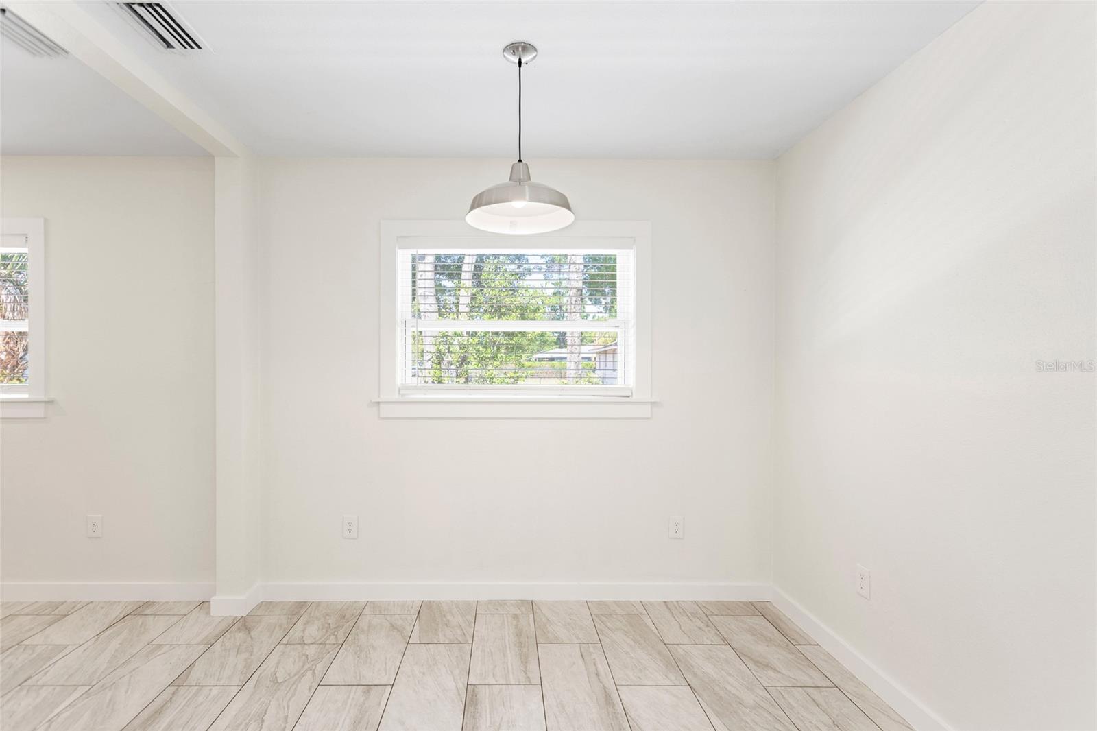 1901 E SHADOWLAWN AVE, TAMPA, FL, 33610