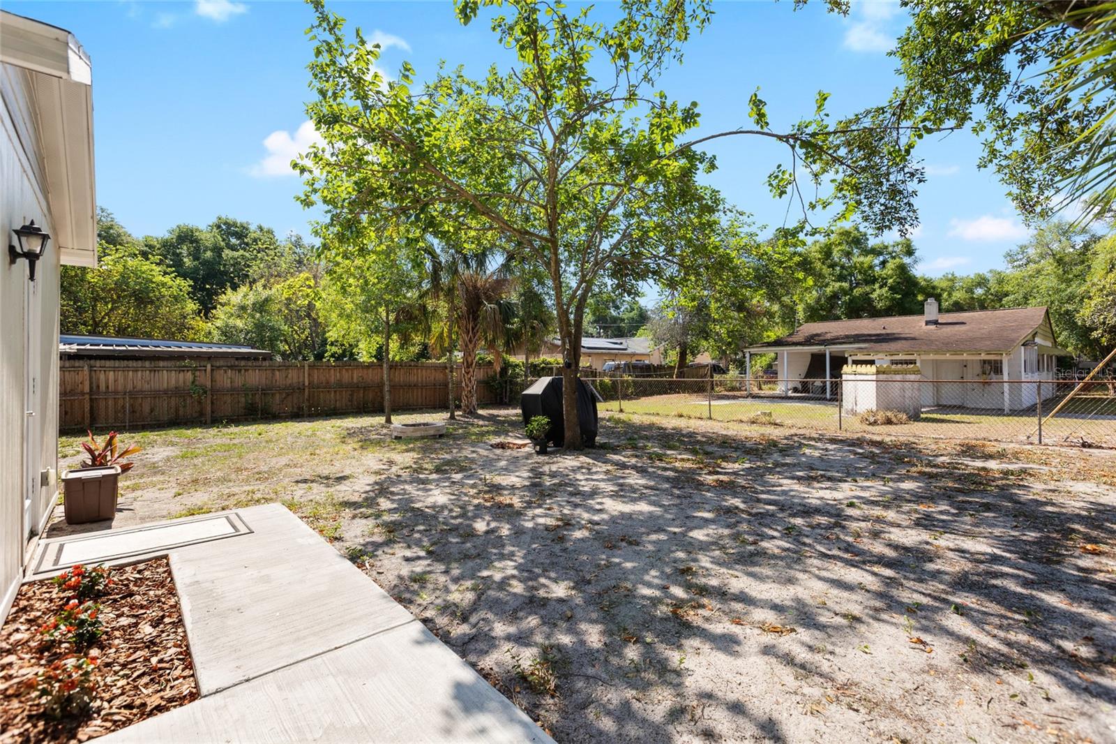 1901 E SHADOWLAWN AVE, TAMPA, FL, 33610