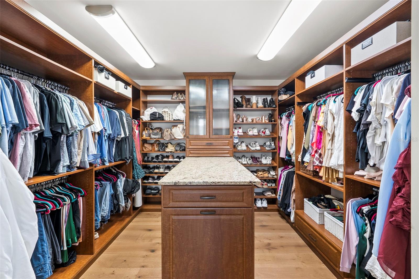 1123 ABBEYS WAY, TAMPA, FL, 33602