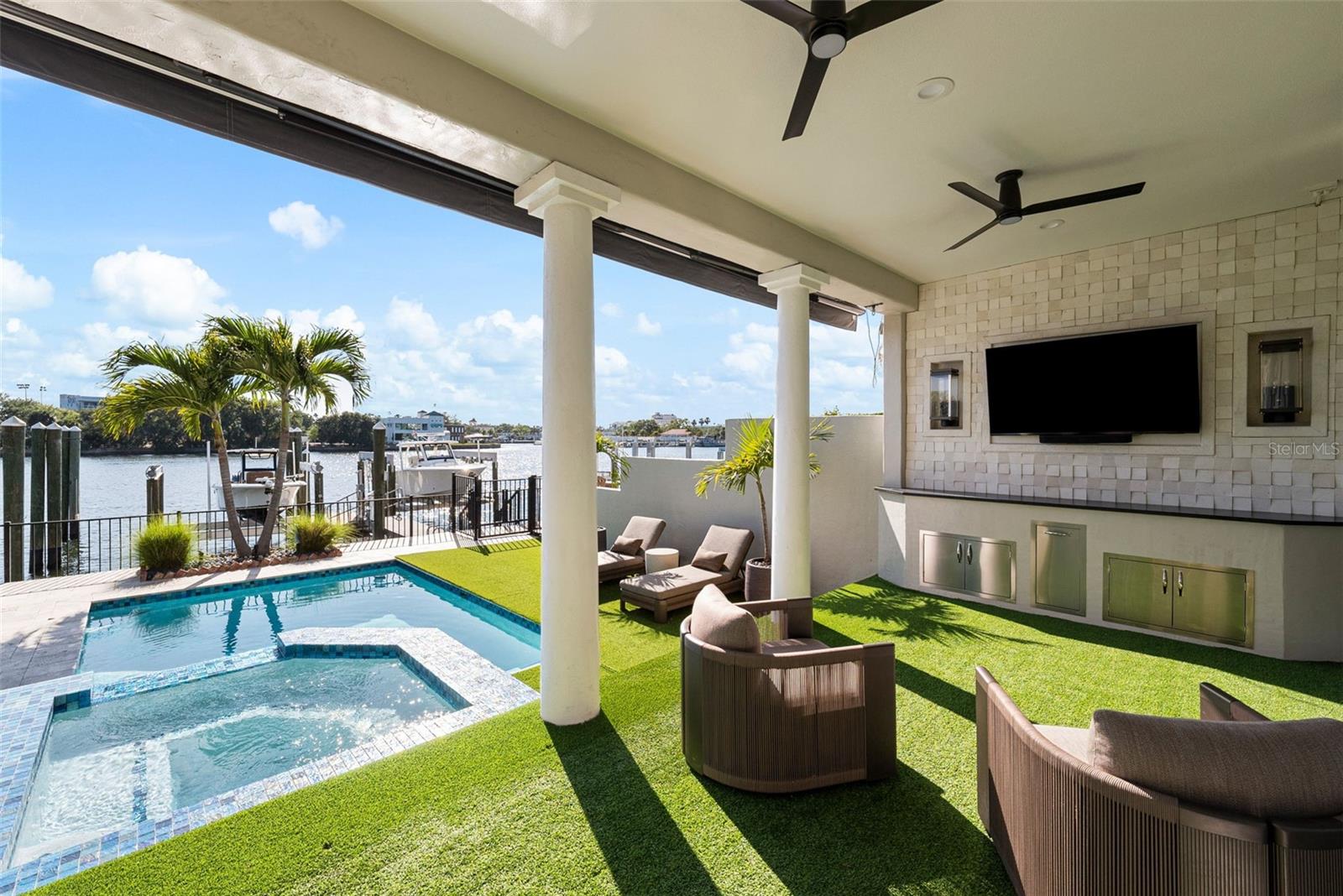 1123 ABBEYS WAY, TAMPA, FL, 33602