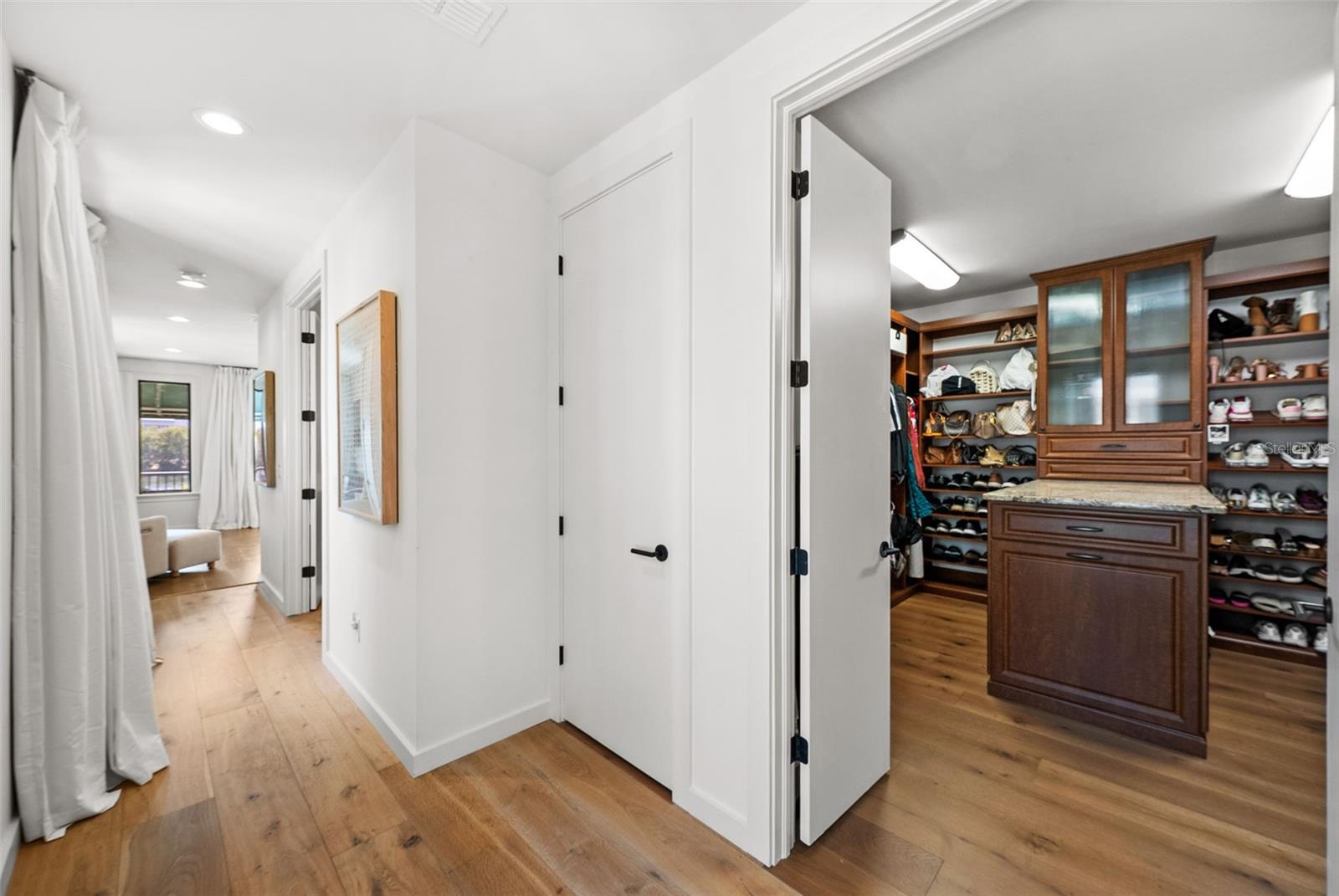 1123 ABBEYS WAY, TAMPA, FL, 33602