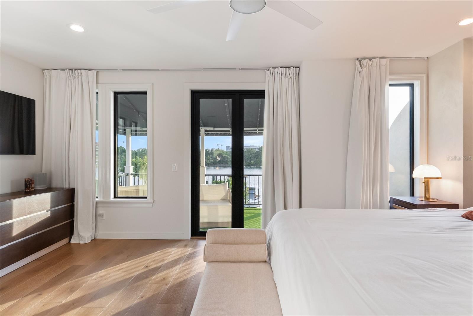 1123 ABBEYS WAY, TAMPA, FL, 33602