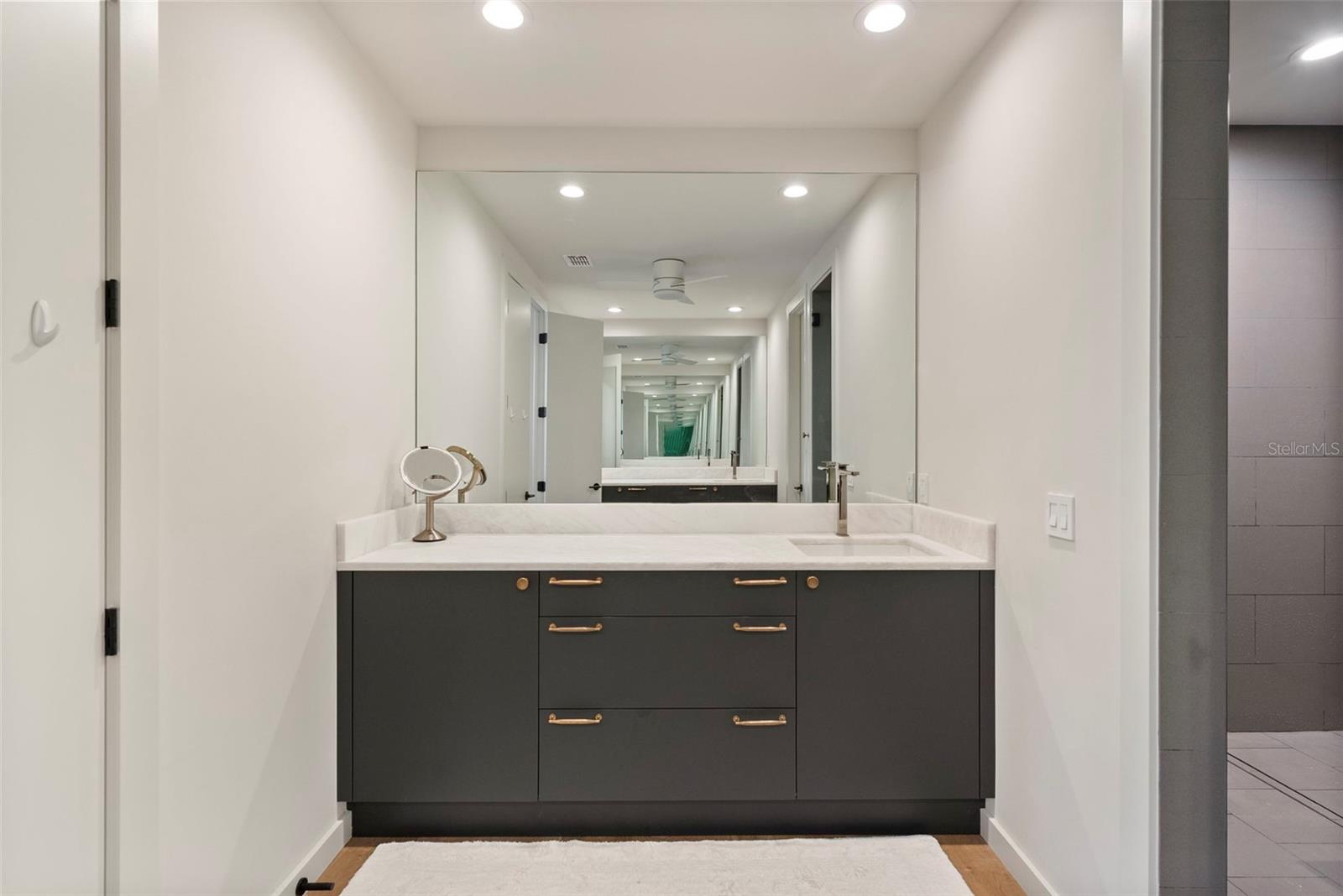 1123 ABBEYS WAY, TAMPA, FL, 33602