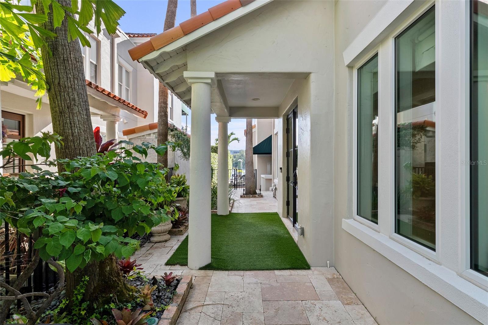 1123 ABBEYS WAY, TAMPA, FL, 33602