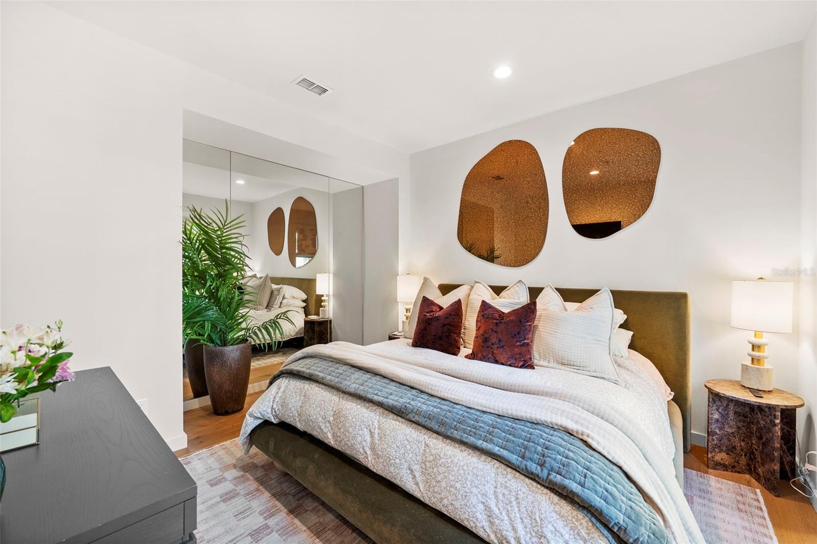 1123 ABBEYS WAY, TAMPA, FL, 33602