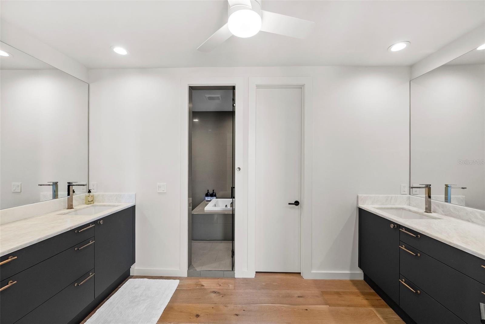 1123 ABBEYS WAY, TAMPA, FL, 33602