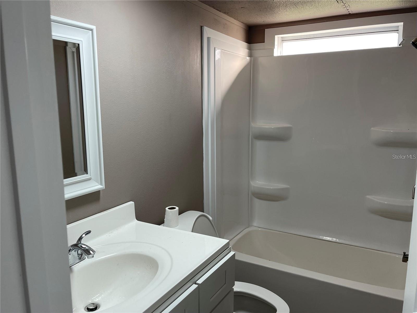 101 CAROLINE AVE, LADY LAKE, FL, 32159