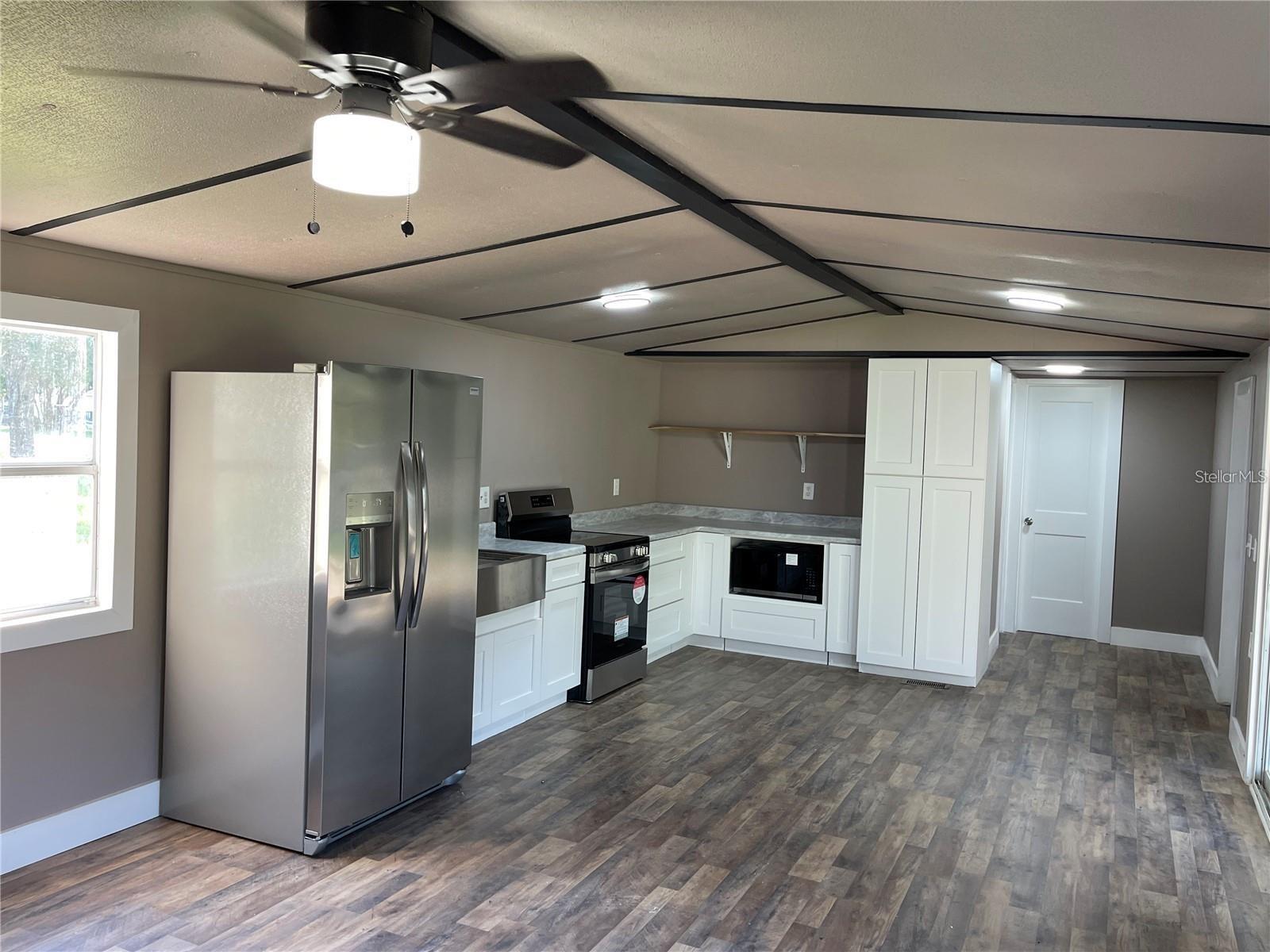 101 CAROLINE AVE, LADY LAKE, FL, 32159