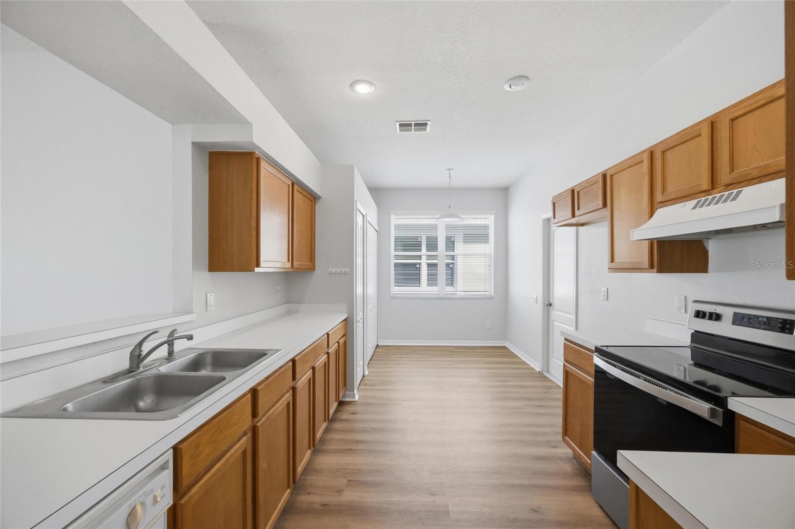 9307 HUNTINGTON PARK WAY, TAMPA, FL, 33647