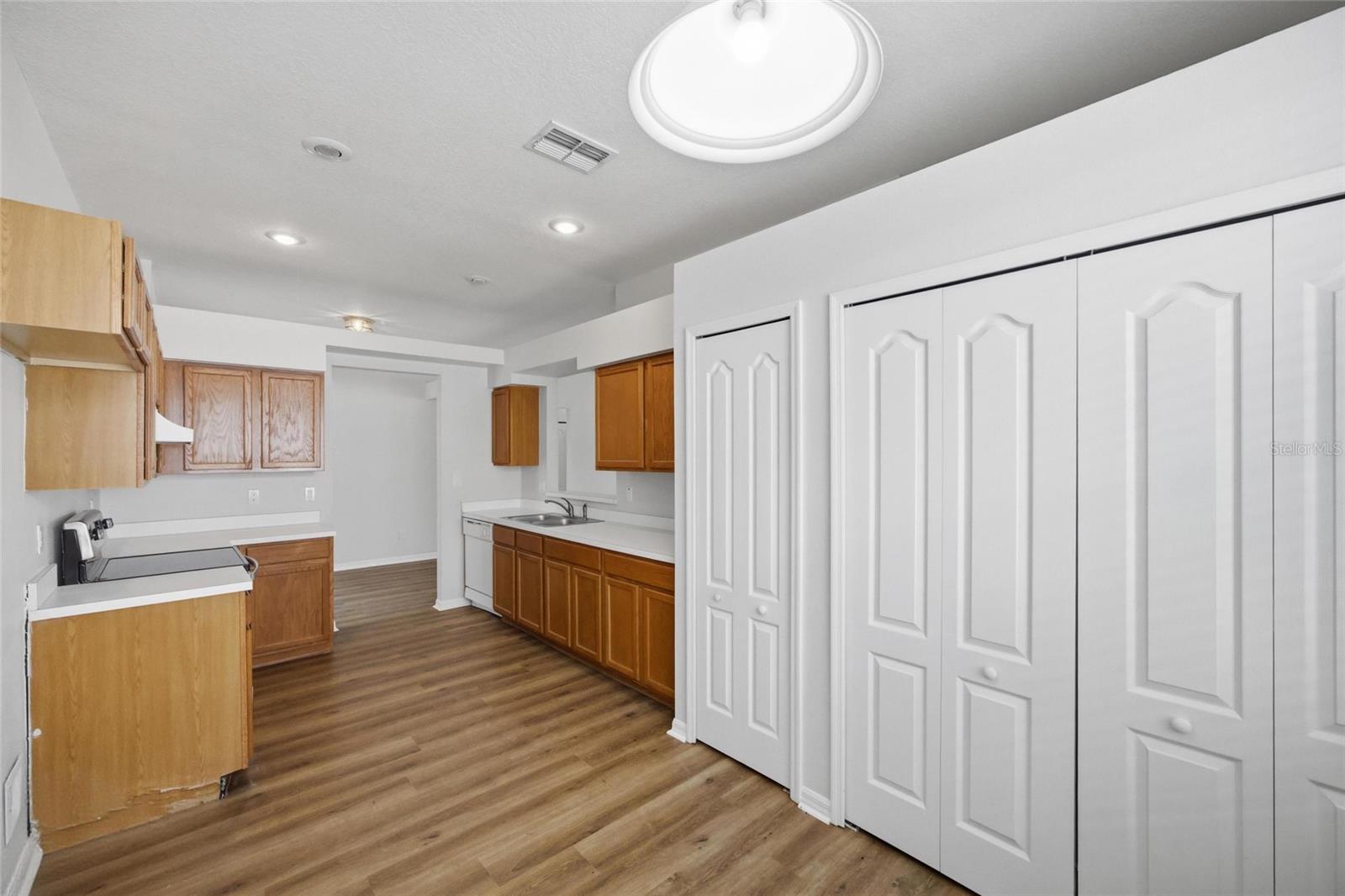 9307 HUNTINGTON PARK WAY, TAMPA, FL, 33647