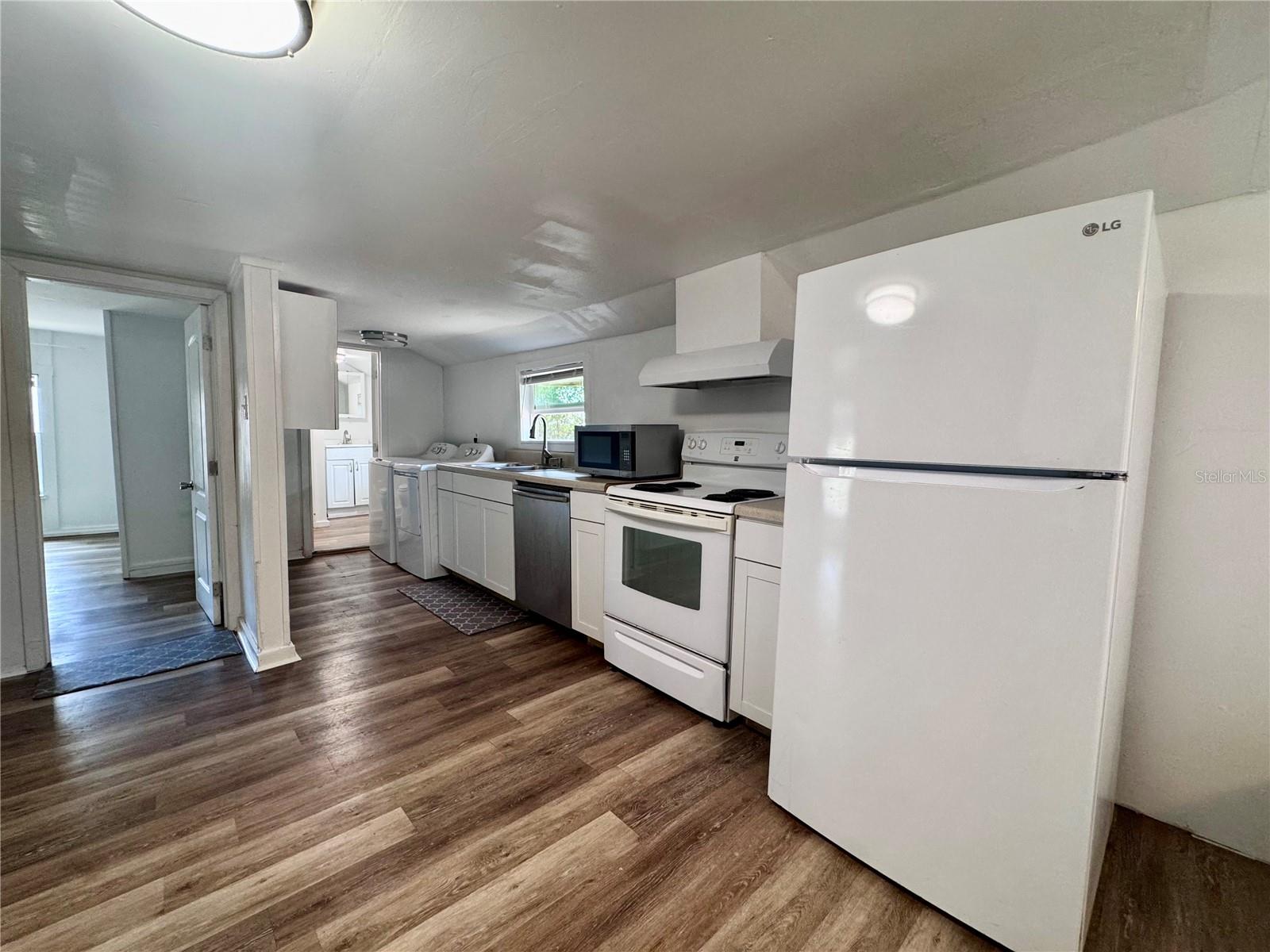 PINECREST, BRADENTON, FL, 34208