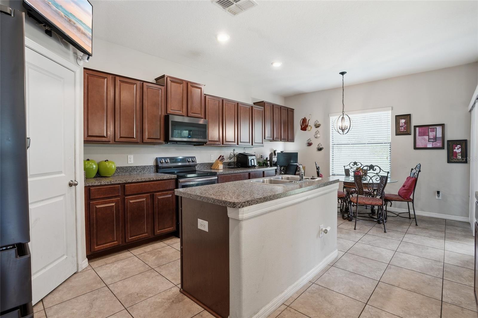 6563 PADEN WHEEL ST, ZEPHYRHILLS, FL, 33541