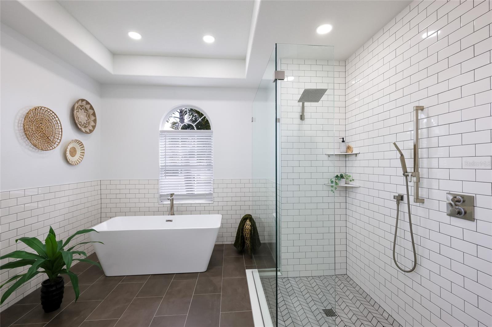 8009 ROYAL BIRKDALE CIR, LAKEWOOD RANCH, FL, 34202