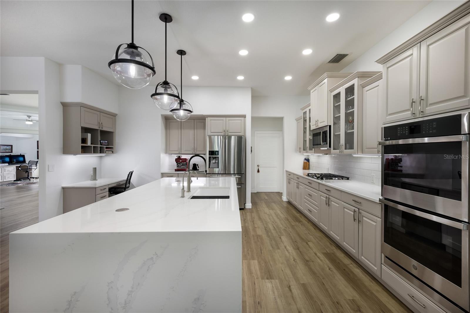 8009 ROYAL BIRKDALE CIR, LAKEWOOD RANCH, FL, 34202