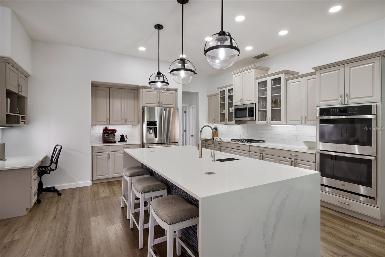 8009 ROYAL BIRKDALE CIR, LAKEWOOD RANCH, FL, 34202