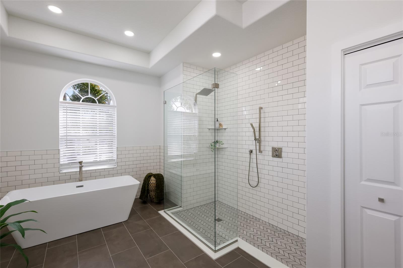 8009 ROYAL BIRKDALE CIR, LAKEWOOD RANCH, FL, 34202