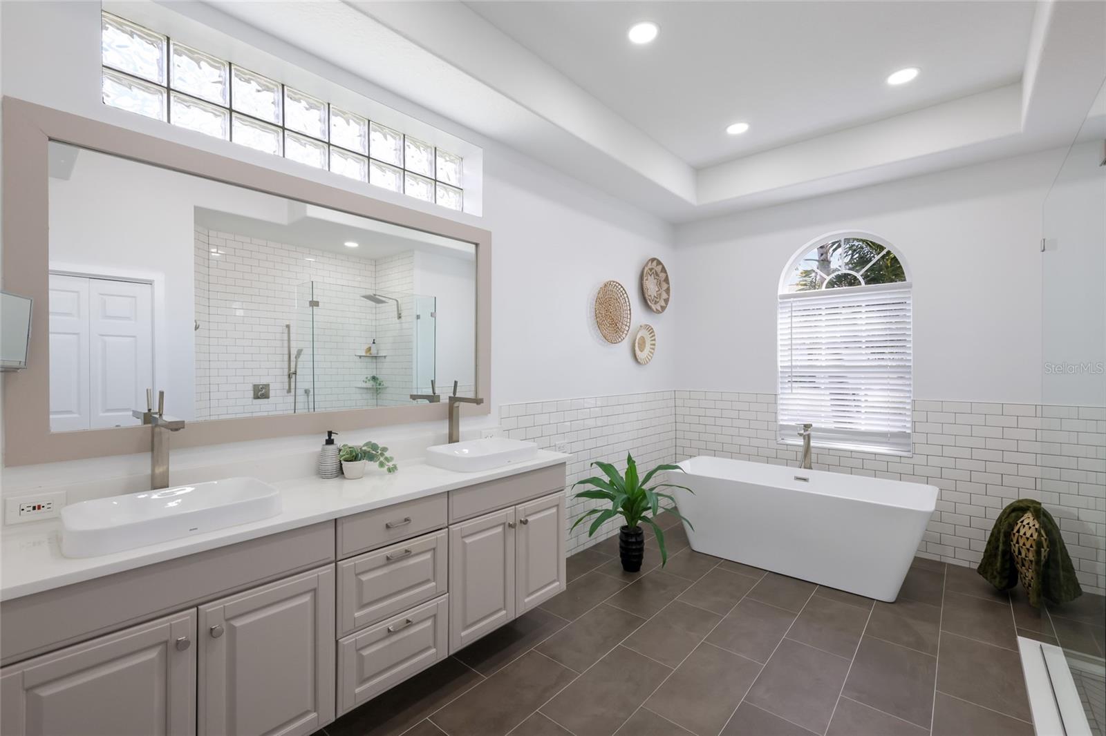 8009 ROYAL BIRKDALE CIR, LAKEWOOD RANCH, FL, 34202