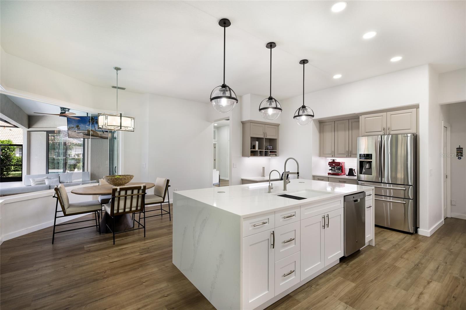 8009 ROYAL BIRKDALE CIR, LAKEWOOD RANCH, FL, 34202