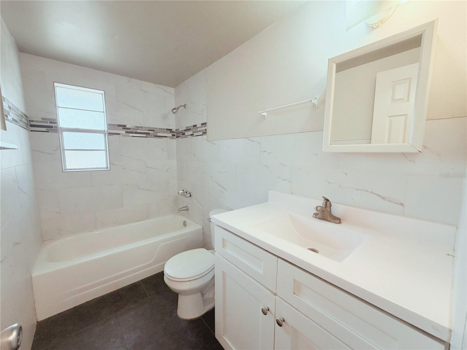 5305 OAKWOOD CT #17, TAMPA, FL, 33610