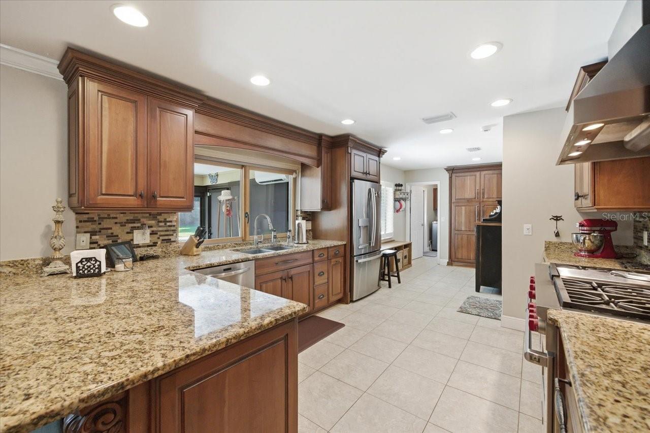 4014 CARROLLWOOD VILLAGE DR, TAMPA, FL, 33618