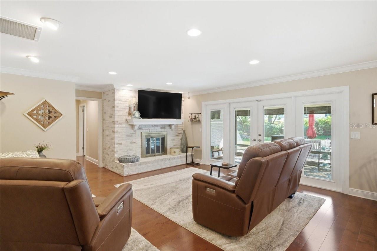 4014 CARROLLWOOD VILLAGE DR, TAMPA, FL, 33618