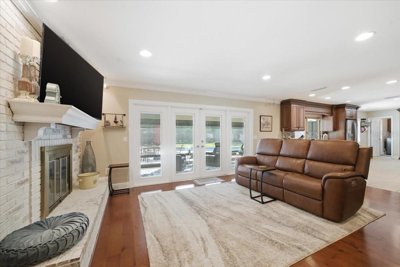 4014 CARROLLWOOD VILLAGE DR, TAMPA, FL, 33618