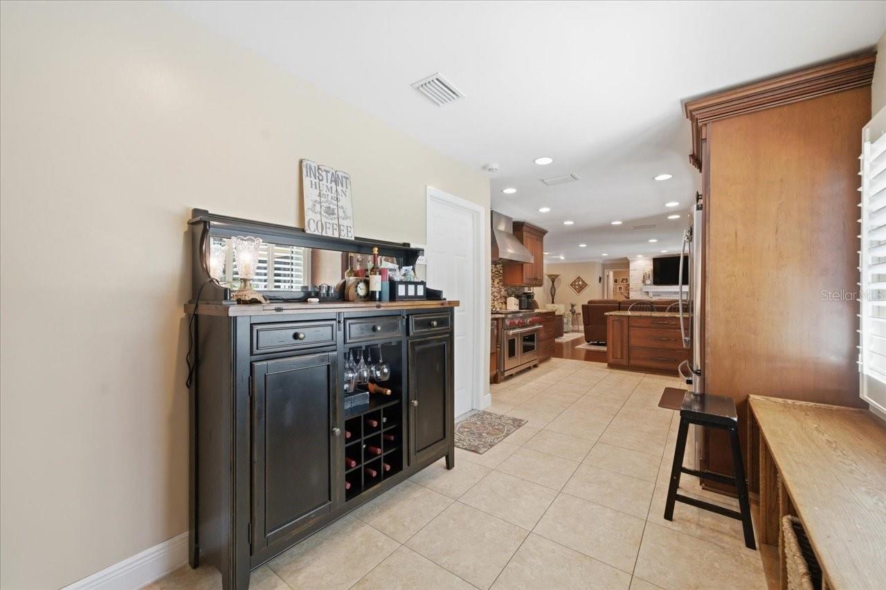 4014 CARROLLWOOD VILLAGE DR, TAMPA, FL, 33618