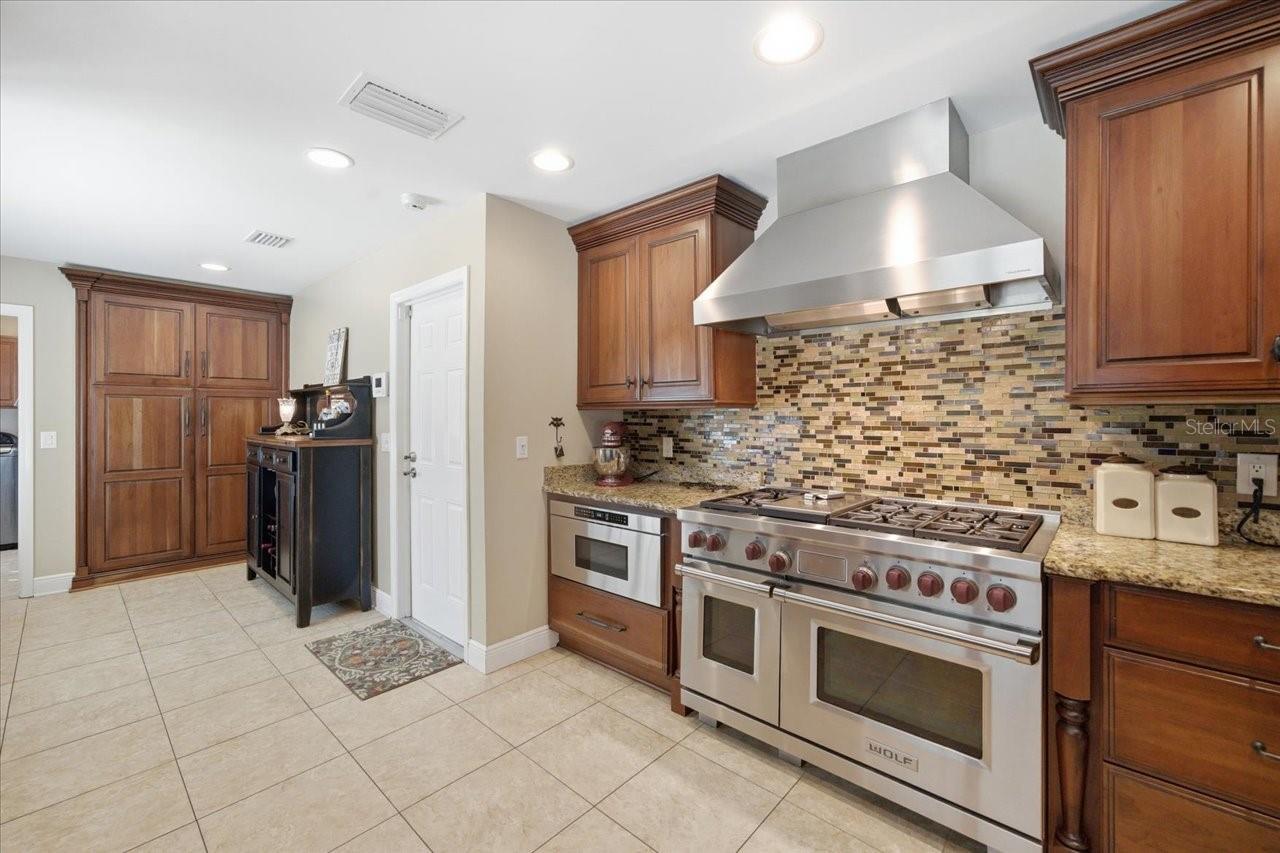 4014 CARROLLWOOD VILLAGE DR, TAMPA, FL, 33618