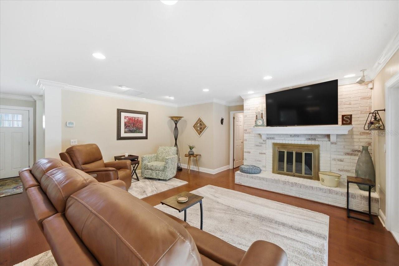 4014 CARROLLWOOD VILLAGE DR, TAMPA, FL, 33618