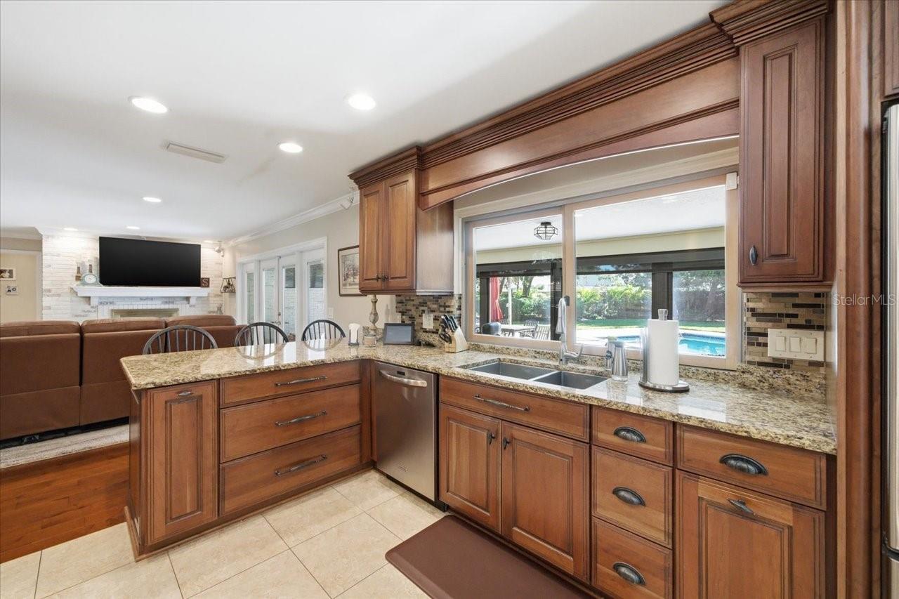 4014 CARROLLWOOD VILLAGE DR, TAMPA, FL, 33618