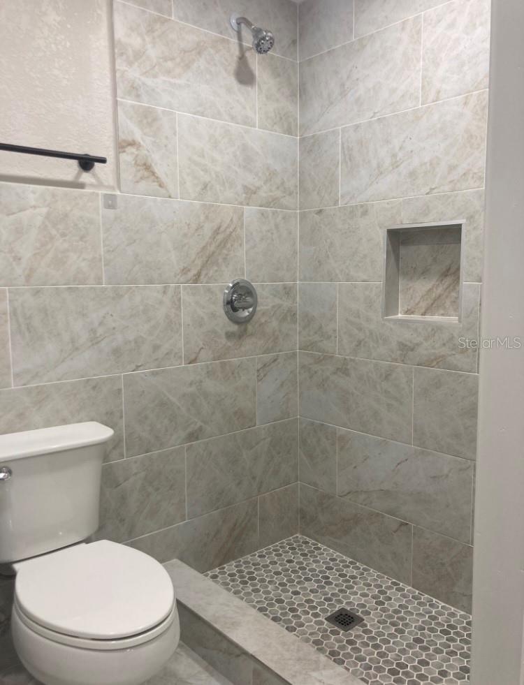 8331 W POCAHONTAS AVE, TAMPA, FL, 33615