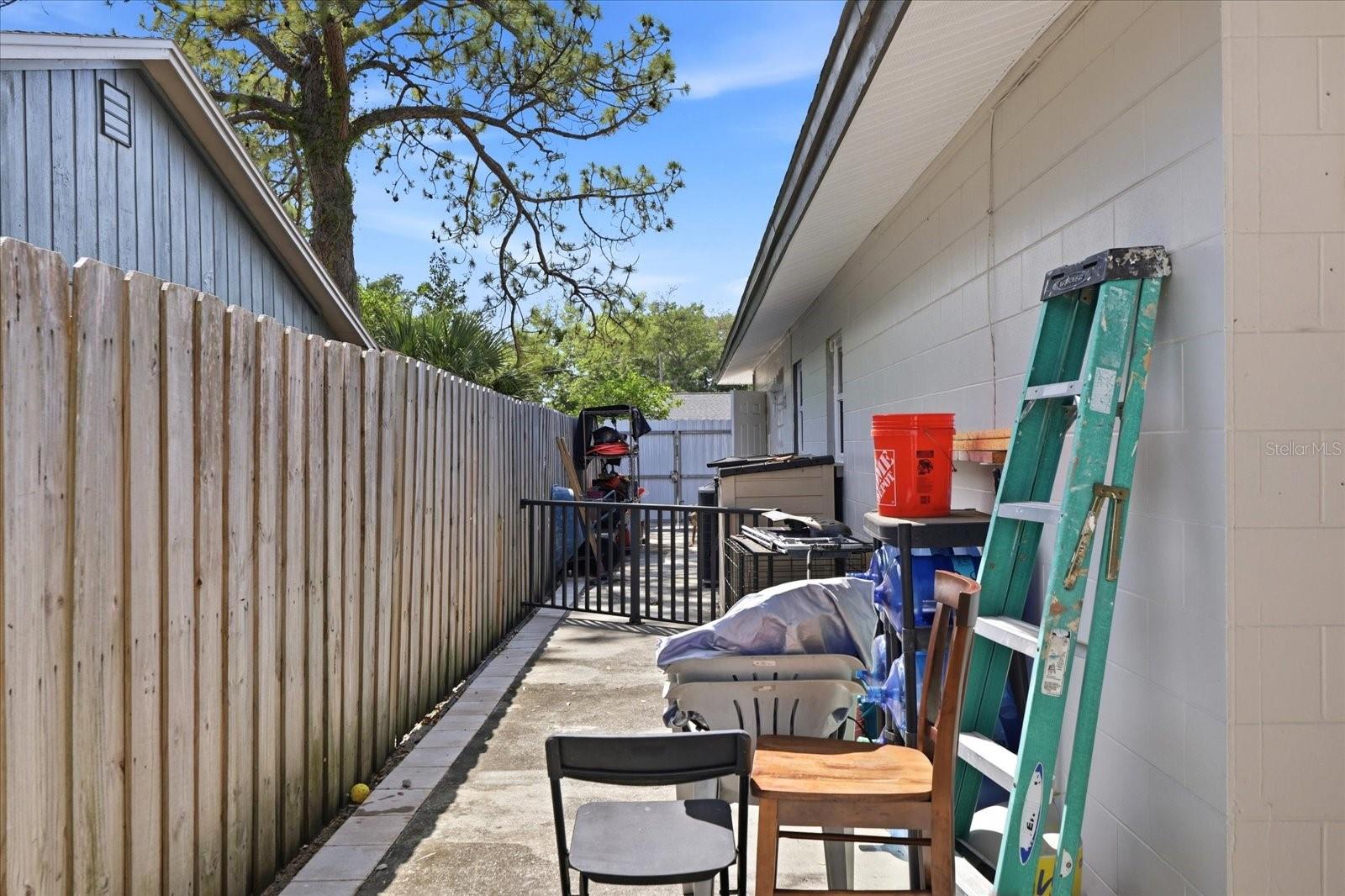 8331 W POCAHONTAS AVE, TAMPA, FL, 33615