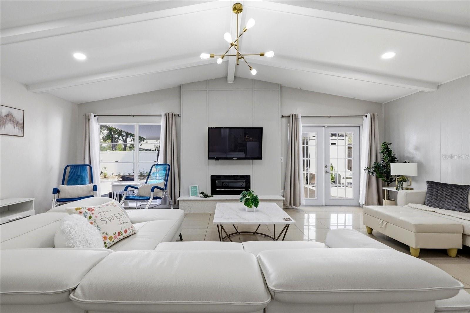 8331 W POCAHONTAS AVE, TAMPA, FL, 33615