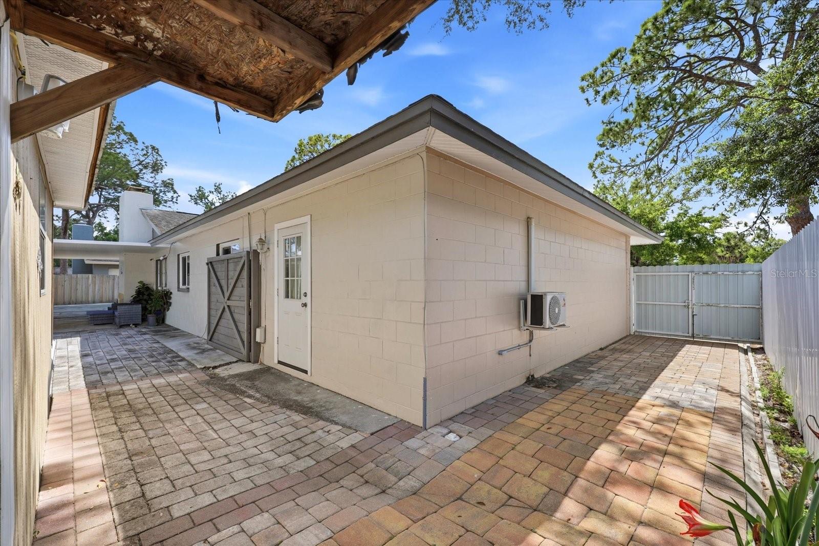 8331 W POCAHONTAS AVE, TAMPA, FL, 33615