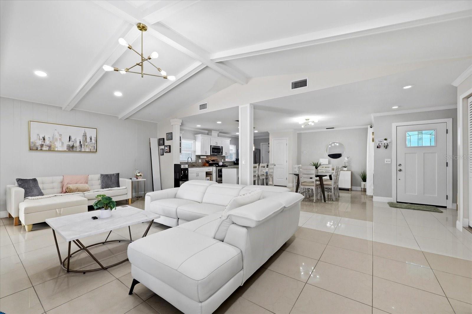 8331 W POCAHONTAS AVE, TAMPA, FL, 33615