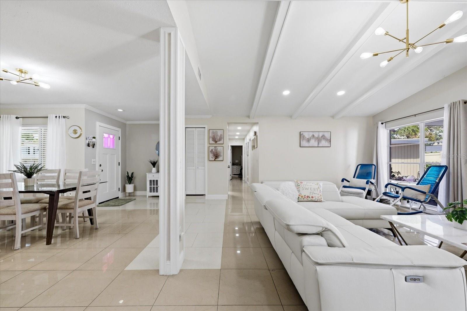 8331 W POCAHONTAS AVE, TAMPA, FL, 33615