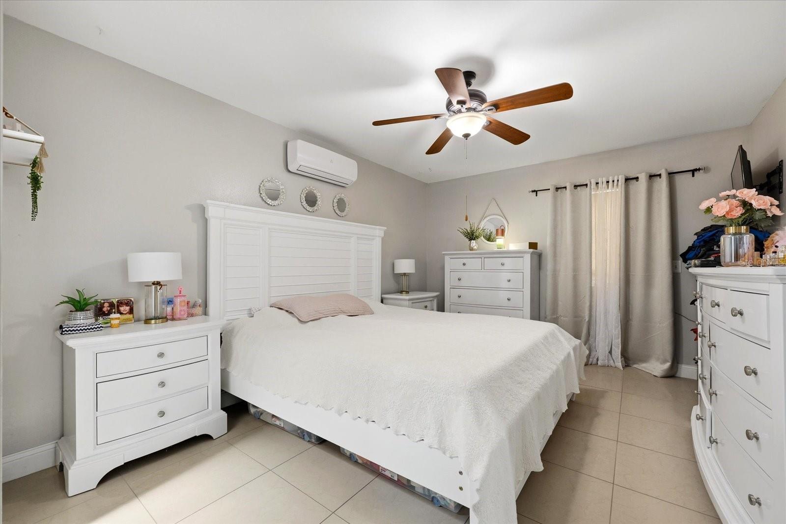 8331 W POCAHONTAS AVE, TAMPA, FL, 33615