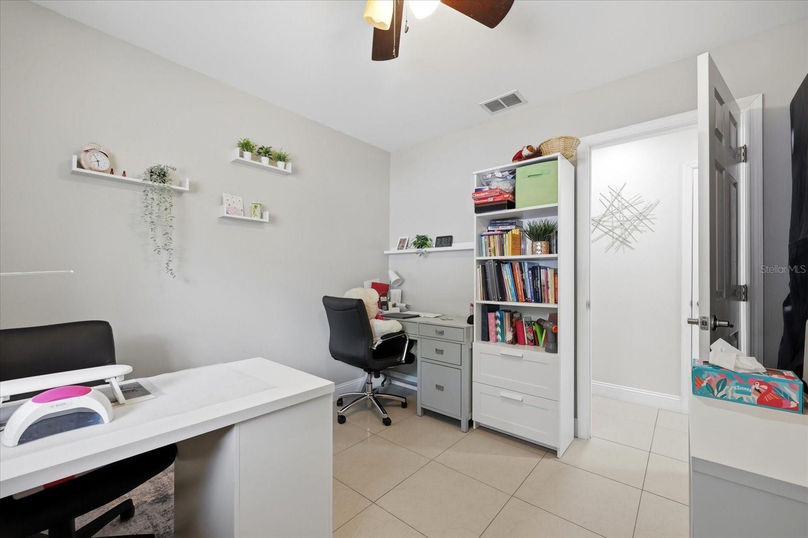 8331 W POCAHONTAS AVE, TAMPA, FL, 33615