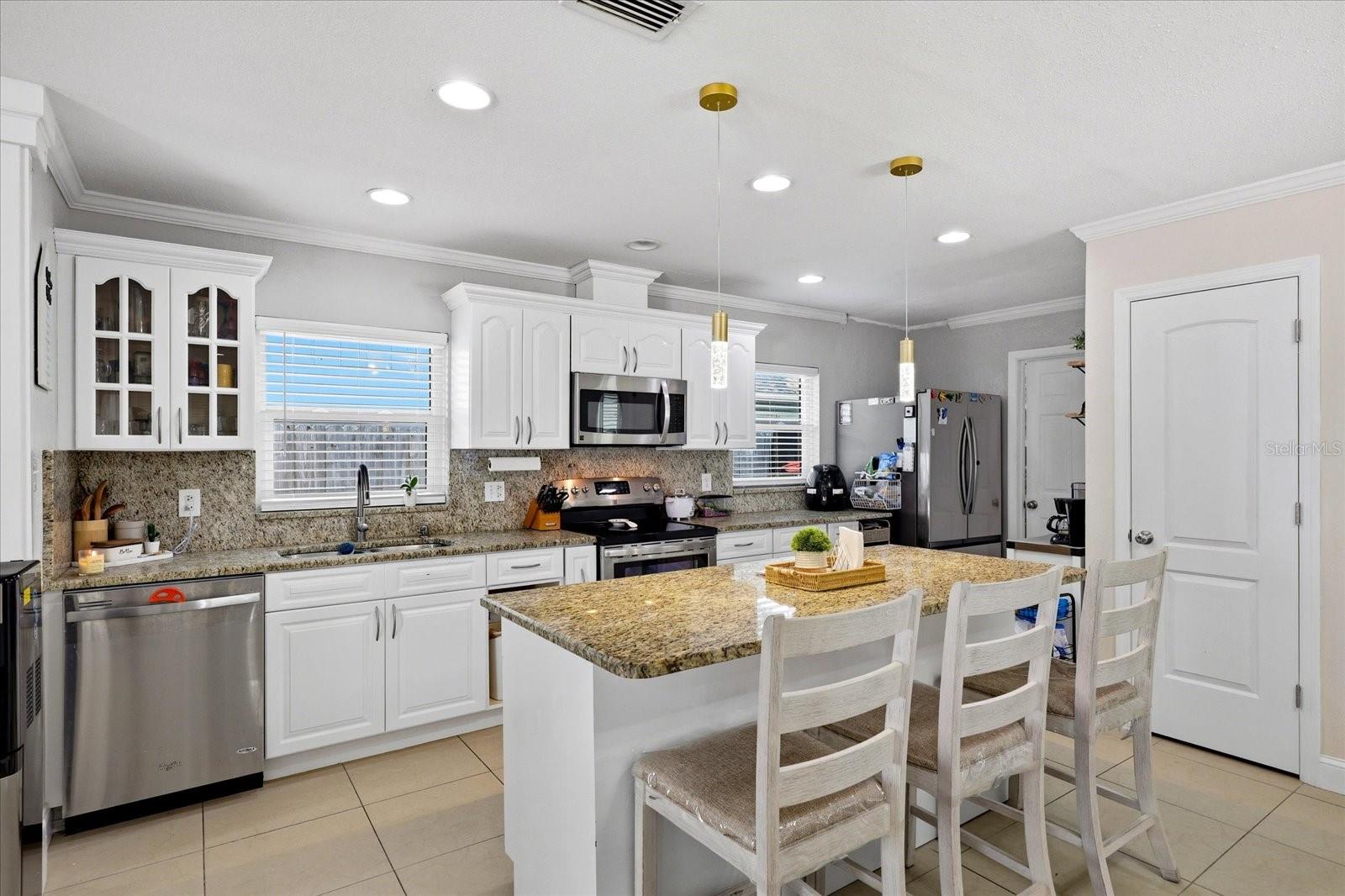 8331 W POCAHONTAS AVE, TAMPA, FL, 33615